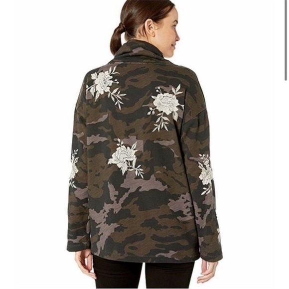 Johnny Was- Women’s Santal Camo Drawstring Turtleneck Sweatshirt Embroidered PM - Picture 3 of 10